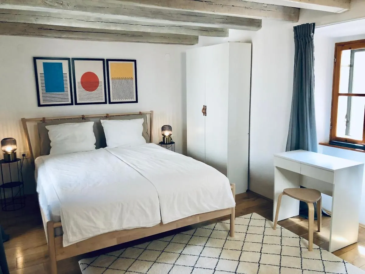 Seayou!***Charming 1-Bedroom Rental Unit In The Old City Center Of Cres